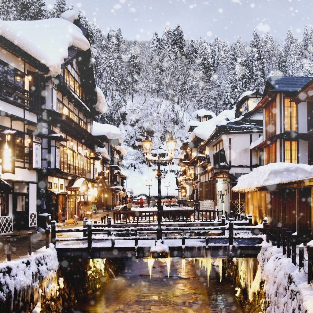 Ginzan-onsen-銀山温泉