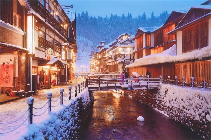 Ginzan onsen 銀山温泉.